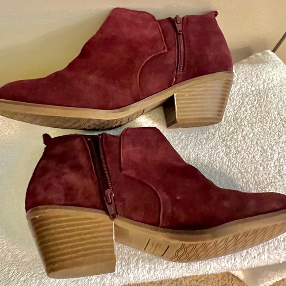 Sonoma Wine Suede Women’s Bootie in Size 9 - Picture 3 of 5